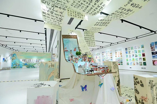 4.展览现场.jpg